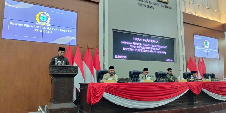 Pandangan Umum Fraksi DPRD Kota Batu Menyampaikan Jawaban atas Raperda Penyelenggaraan Reklame